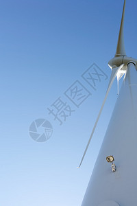 现代风车农场用于替代能源生产高清图片