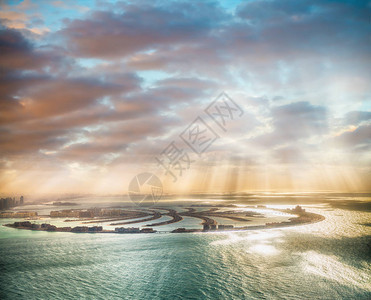 迪拜朱美拉棕榈岛与太阳说图片
