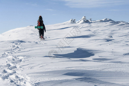 乌克兰喀尔巴阡山喀尔巴阡山人类徒步雪图片