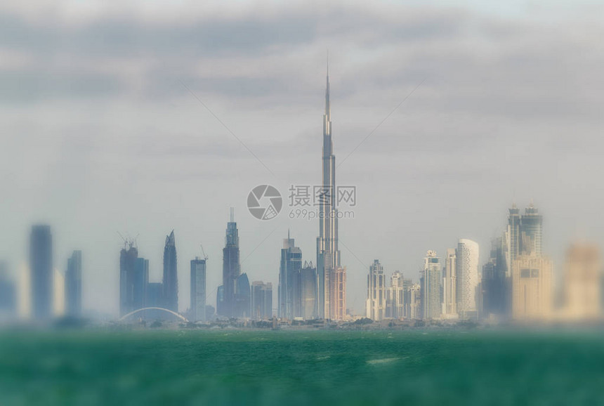 迪拜海岸线和城市景观图片