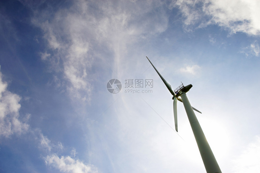 风电场力和天空图片