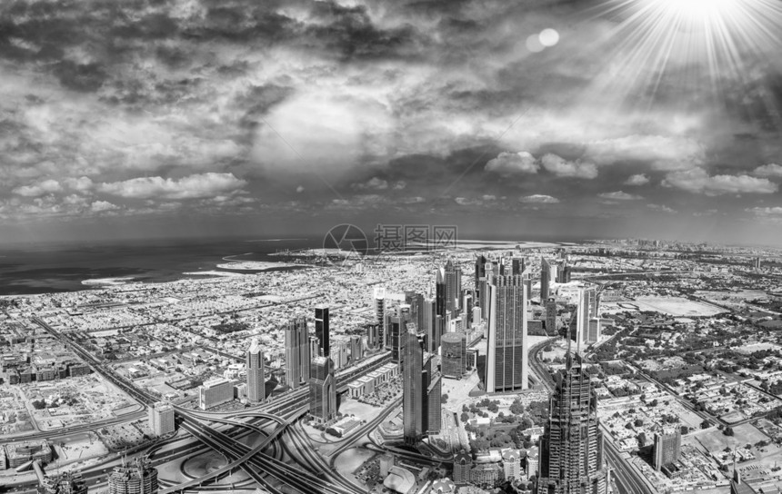 迪拜摩天大楼的黑白全景阿联酋图片