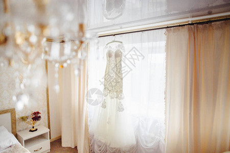 有新娘礼服的房间图片