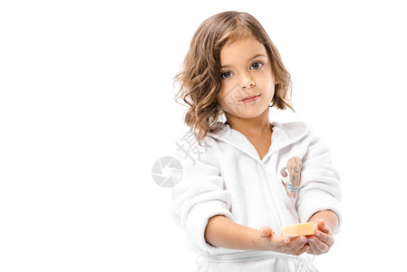 怀着肥皂的婴儿浴袍手放在白色与图片