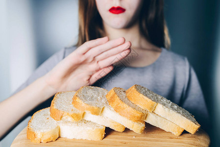 麸质不耐受Gluten不容忍和饮食概念年轻女孩背景