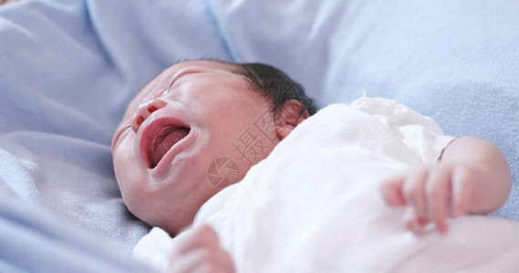 亚洲新出生婴图片