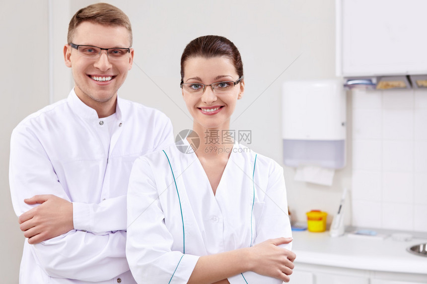 牙科诊所的医生图片