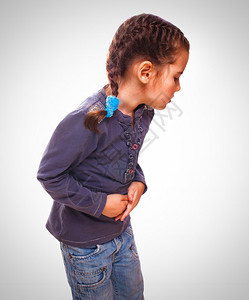 小生病女孩肚子腹部疼痛和抽搐时的胃痛图片