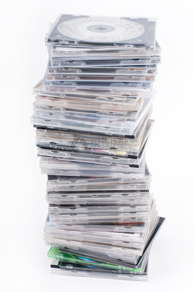 StackedJewel案例堆叠在隔绝的白色背景上的CD和图片