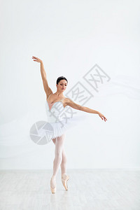 年轻芭蕾舞者图片