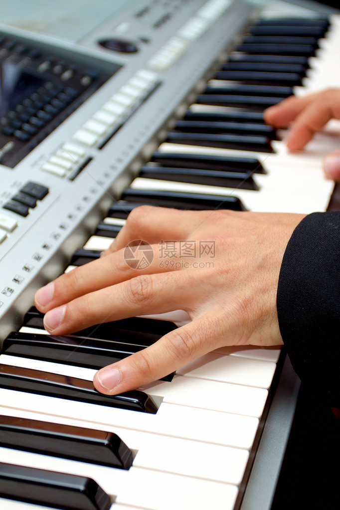 钢琴演奏家的艺术家之手图片