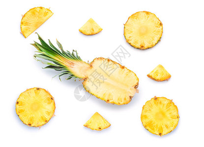 白色背景上的鲜切菠萝图片