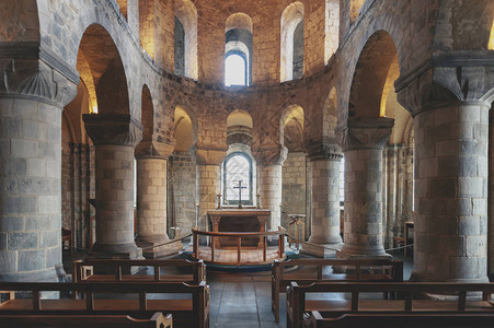 英国伦敦塔的白塔建筑内的圣约翰福音传教士独特的罗马式教堂皇家宫殿和泰图片