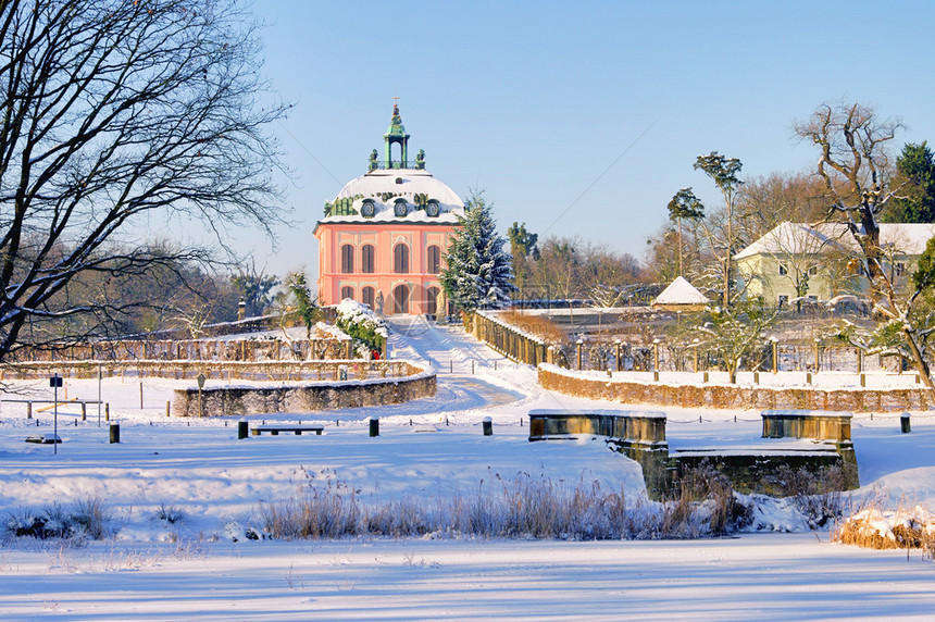 莫里茨堡小野鸡城堡在冬天01图片