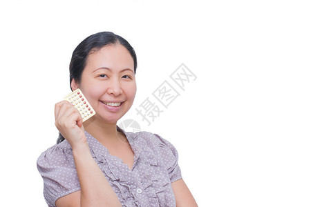 亚裔妇女持有避孕药片和白面笑图片