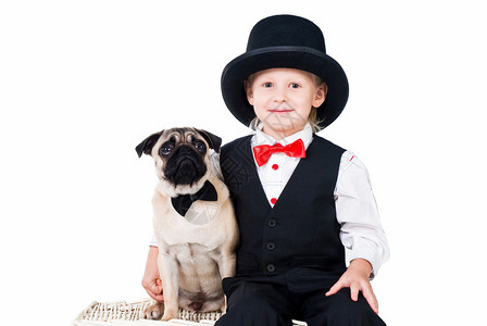 养狗的小男孩被设置在情人节的情人节礼仪上在白种背图片