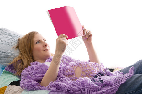 躺下看书的孕妇图片