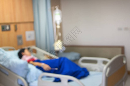 房间医院的病历不明病人躺在床上图片