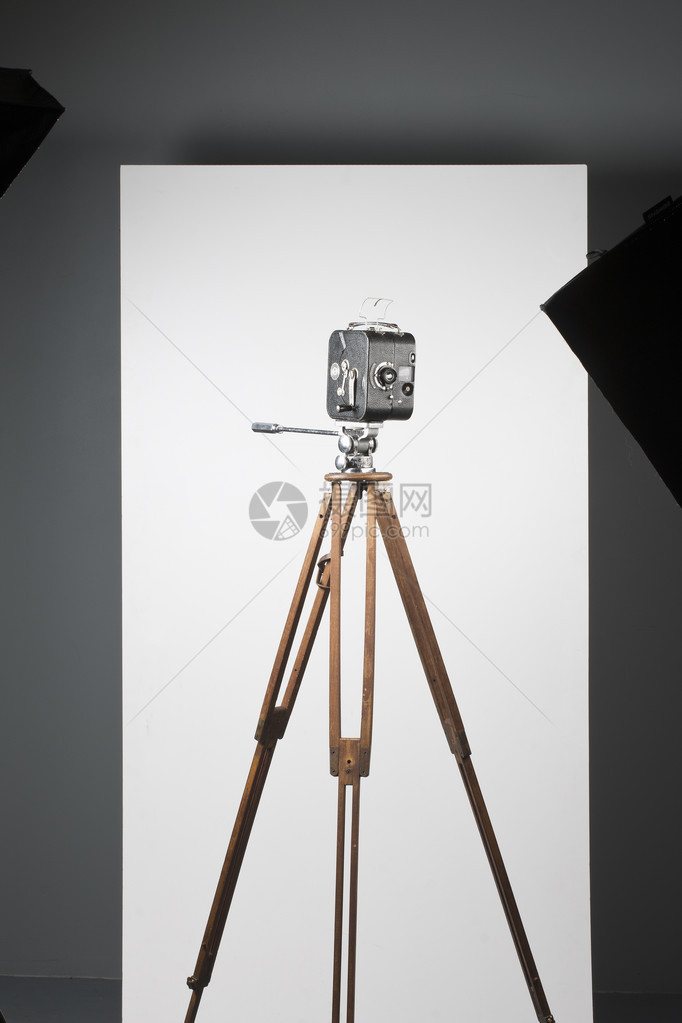 一部电影摄机在灰色的三图片