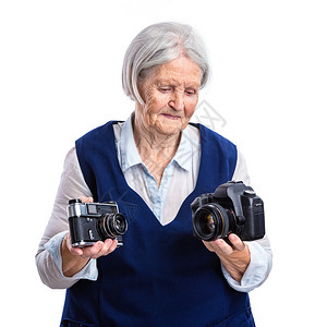 高级女在旧模拟相机和现代数码相机图片