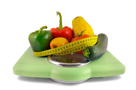重量级水果和蔬菜用白色的测量图片