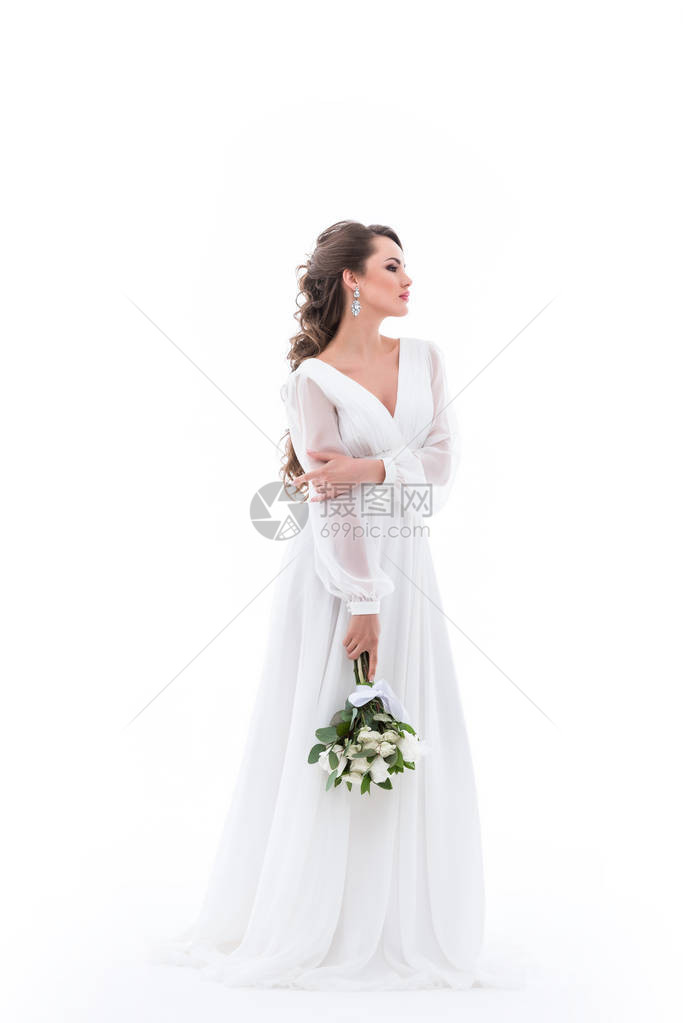 优雅的新娘穿着白色连衣裙带着婚礼花束图片