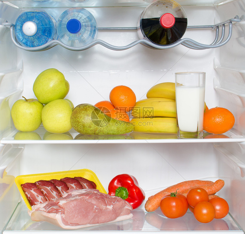 开放冰箱里面满是水果图片