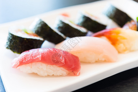 寿司大米滚日本食品风格图片