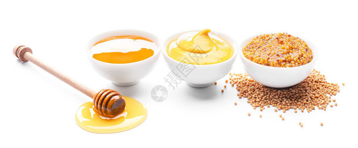白色背景上的蜂蜜芥末和酱汁碗图片