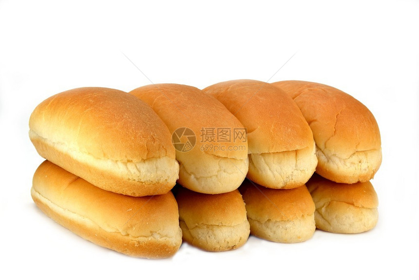 白色背景上的热狗面包图片
