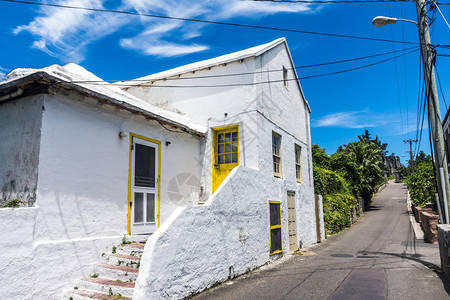 在圣乔治百慕达StGeorgesIn百慕大的一条农村公路上图片