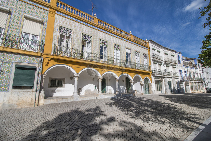 葡萄牙Beja市典型建筑结构的景象图片