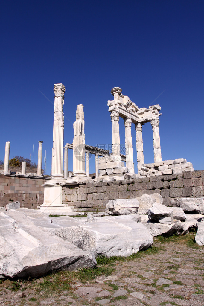 土耳其卑尔加马古希腊城佩格蒙废墟中图片