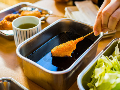 寿司松日本深炸的一碗日本菜切图片