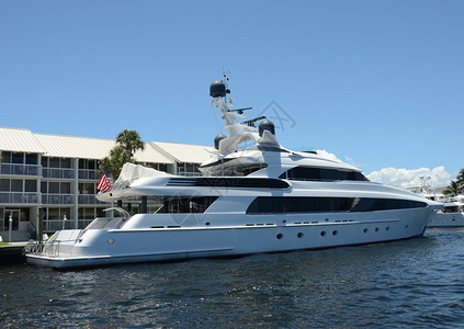 超豪华游艇停靠佛罗里达图片
