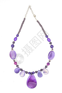 紫色珠子上白色孤立图片