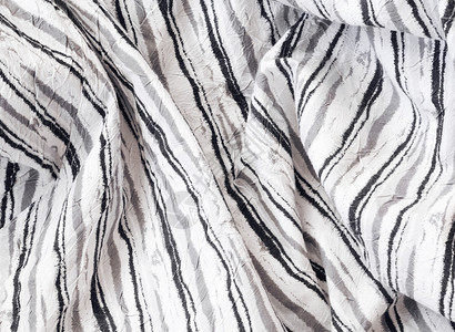 白单棉布面上黑色灰条纹带皱纹和折叠图片
