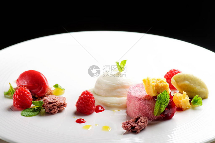 美餐甜点草莓煎饼冰淇淋白巧图片