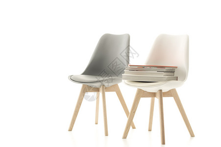 一把与之相配的时尚灰色和白色现代模压椅子图片