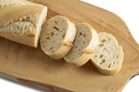 将法国面包被切碎的画面放在隔图片
