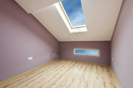 空紫色房间有窗户和一扇门包背景图片