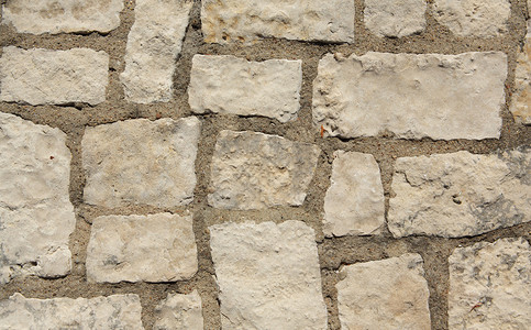 沿路径的白色壳石岩为背景图片