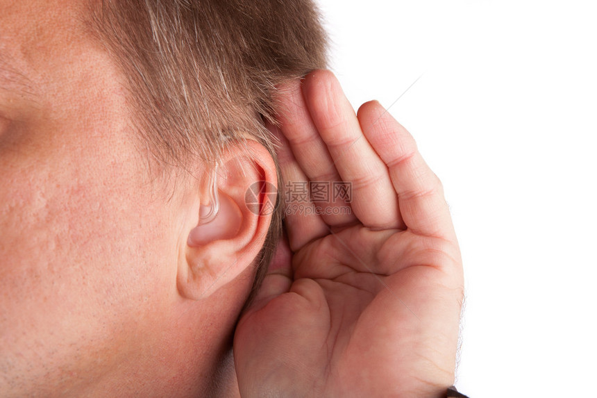 一个聋人耳朵的特写图片