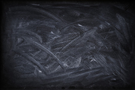 黑板上擦掉的粉笔背景图片