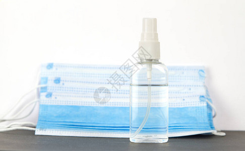 塑料瓶中的洗手液酒精溶液小瓶装透明手消毒剂无菌外科口罩图片