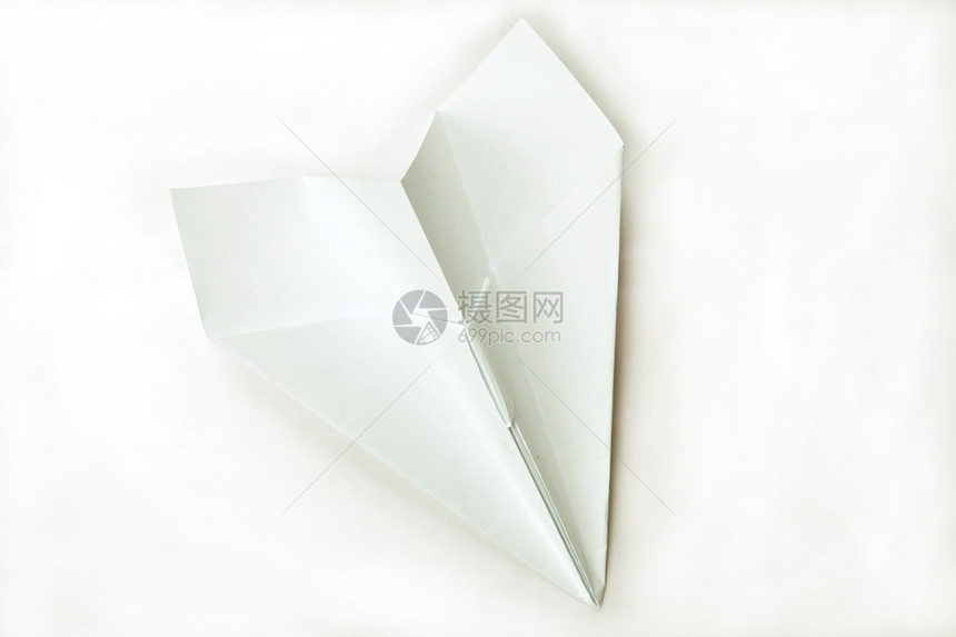 纸飞机上白色孤立图片