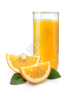 橙汁和橙子与白色背景上的叶子图片