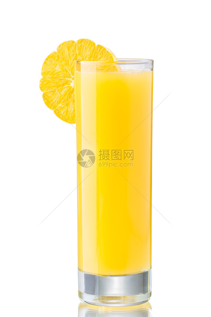 在高球玻璃上装饰的新鲜橙子汁配有纯橙色图片