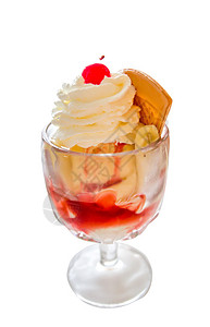 冰淇淋配草莓和生奶油图片