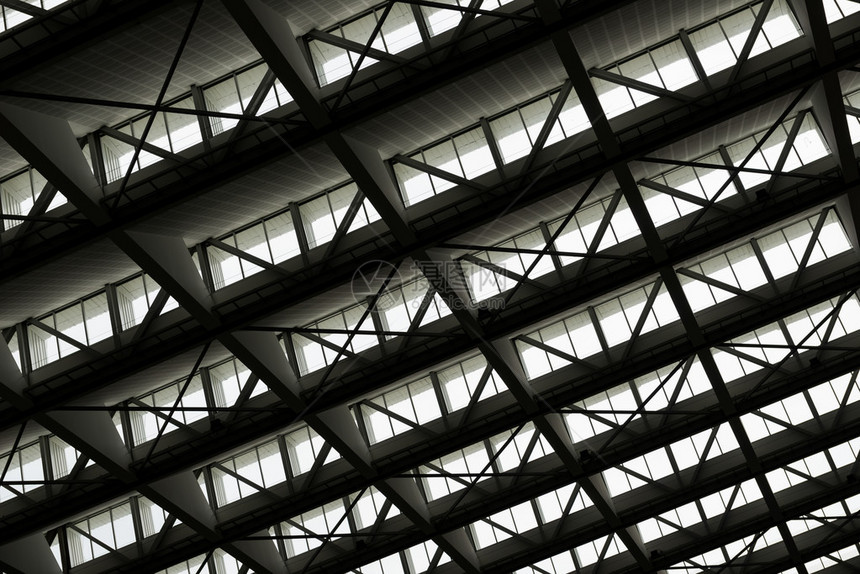 带线条的结构玻璃建筑图片